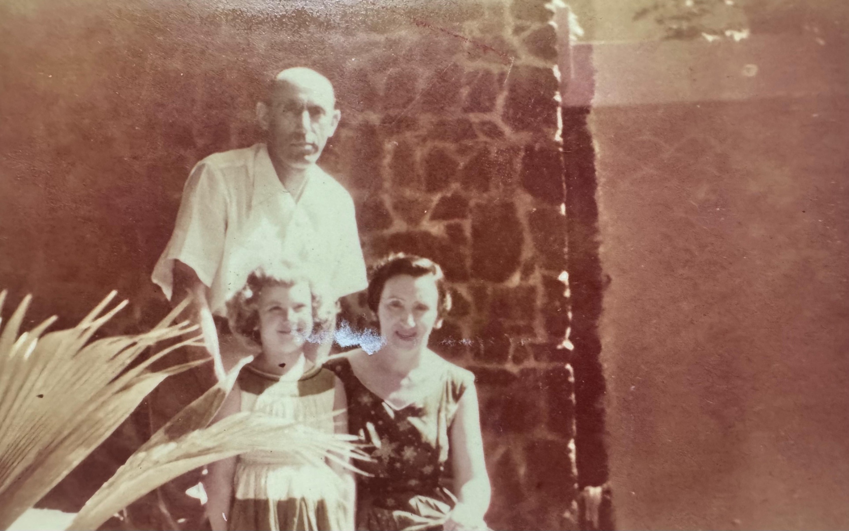 Leiser, Leah y Shirley Stein, retrato familiar, Panamá, c. mediados de los 1950s