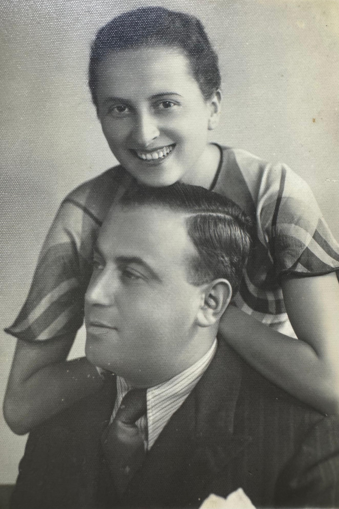 Mendel Stein y Milly, retrato de estudio, Chernowitz, c. 1930s