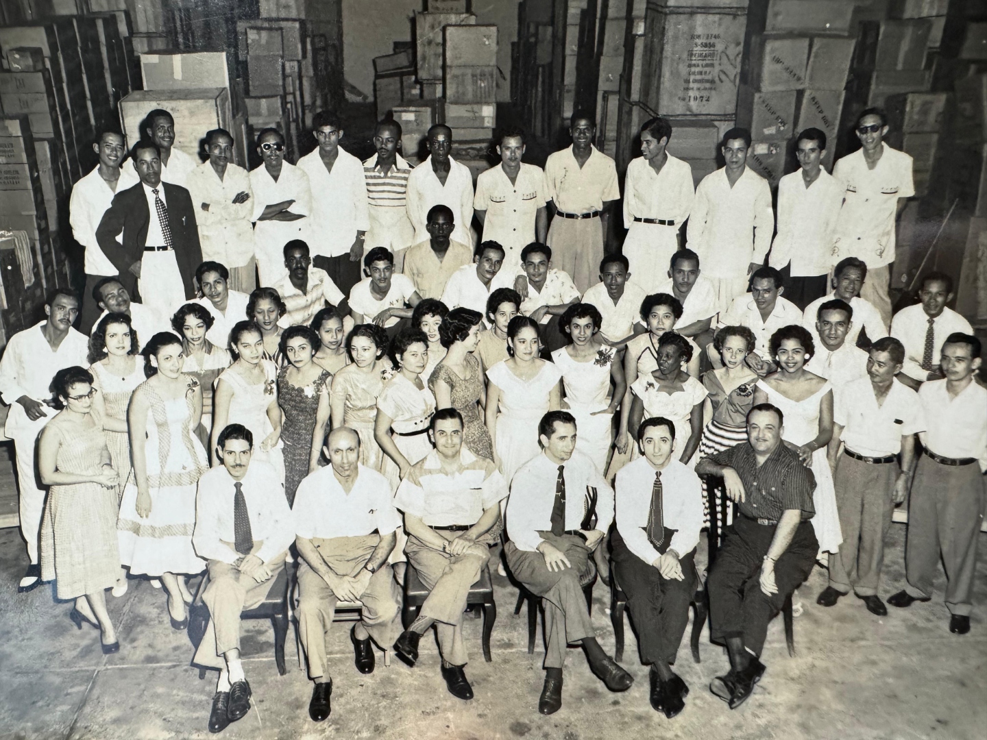 Personal del almacén de Peikard S.A., Colón, c. 1955–1960